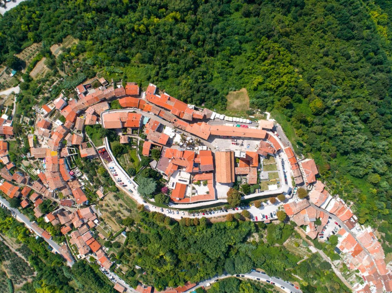 Casa Rossa Motovun Hotel Exterior photo